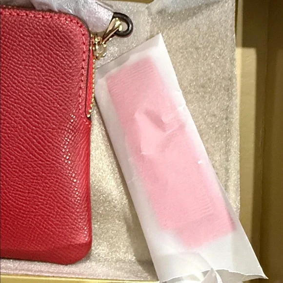 💥Coach Red Leather Wristlet Pouch with Gold Logo - Picture 7 of 8